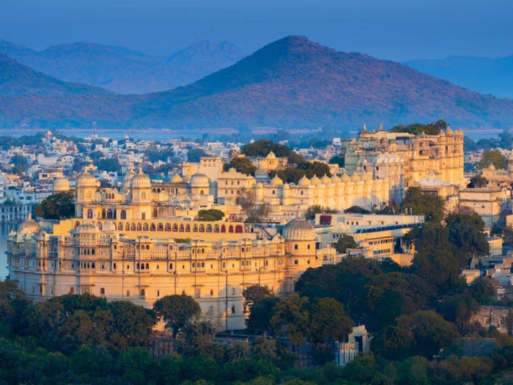 Hotel Aaradhya Udaipur Ngoại thất bức ảnh